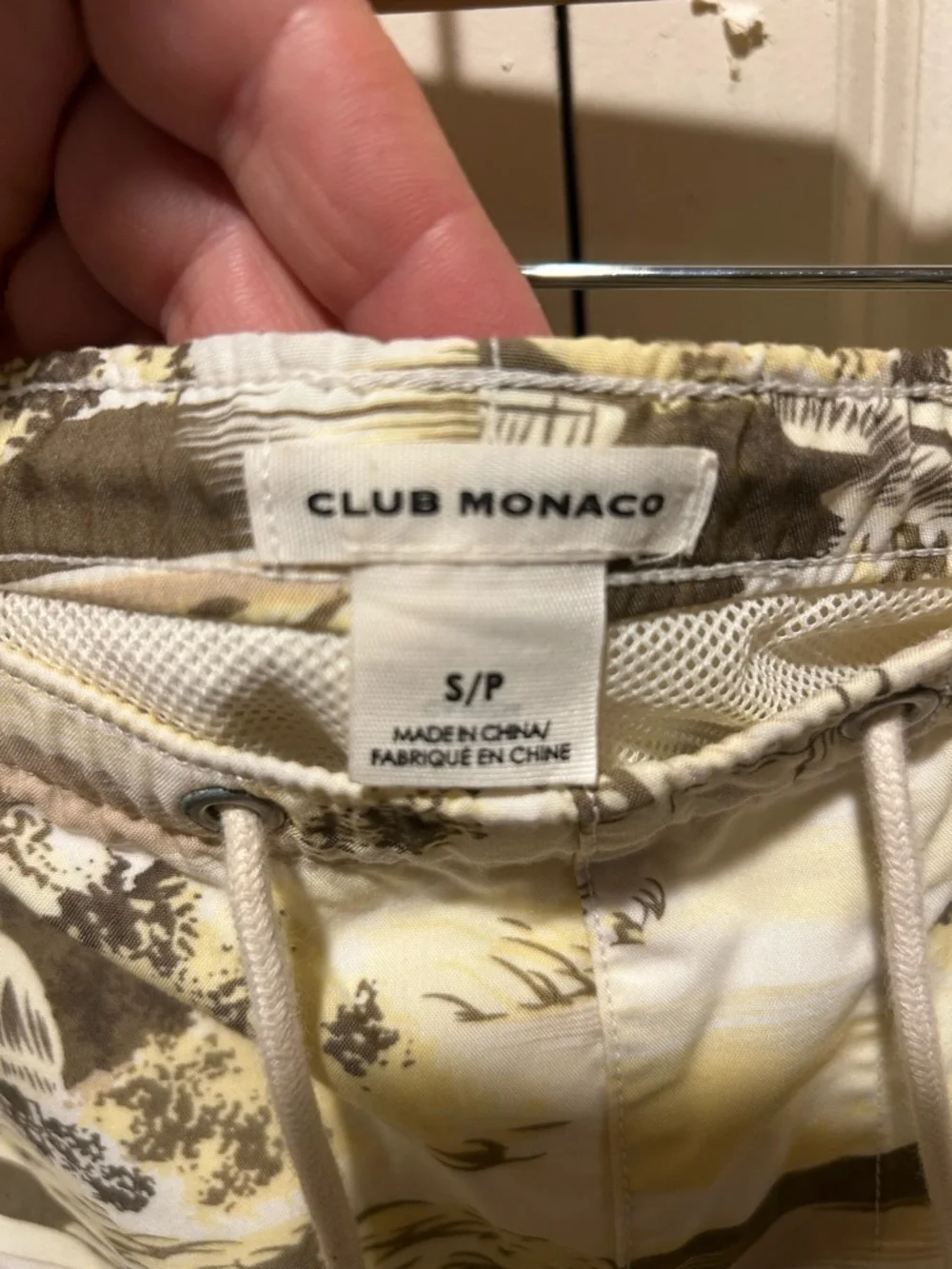 Club Monaco Arlen 4” Swim Shorts Tropical Print , Small